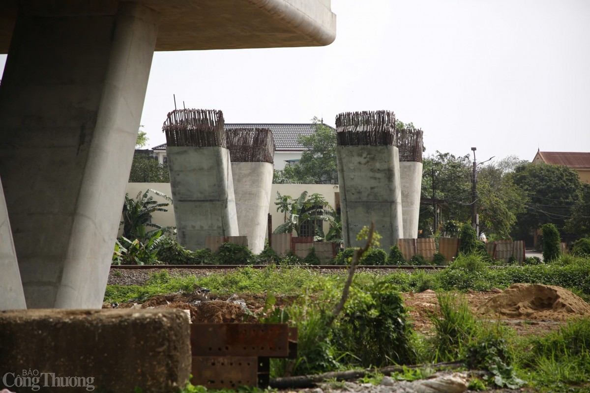 undefined sau hơn hai năm triển khai, dự án vẫn chưa hoàn thành do gặp khó khăn trong công tác giải phóng mặt bằng.