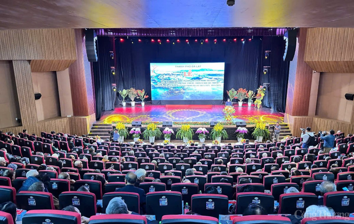 Đà Lạt tôn vinh 50 gia đình có công cách mạng Đà Lạt tôn vinh 50 gia đình có công cách mạng