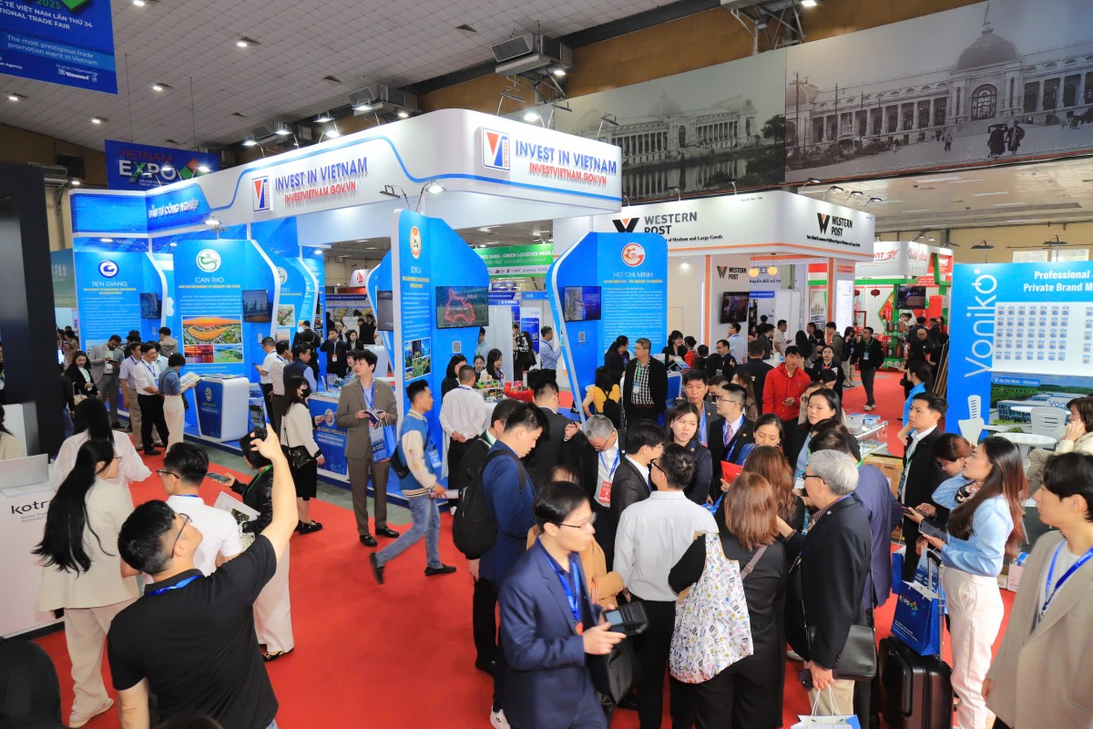 Khu gian hàng “Đầu tư phát triển công nghiệp Việt Nam”