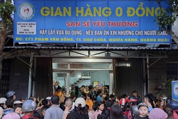 Quảng Ngãi: Ấm áp gian hàng 0 đồng cho người khó khăn