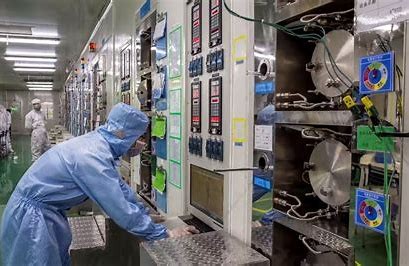 cầu các công ty Mỹ sản xuất và xuất khẩu các công nghệ như chip bán dẫn, phần mềm mã hóa và công nghệ quân sự phải xin phép chính phủ trước khi xuất khẩu sang các quốc gia có thể gây ảnh hưởng đến an ninh quốc gia. Ảnh minh họa