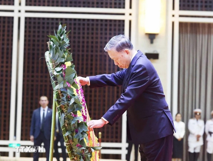 Việt Nam sẽ tổ chức quốc tang đồng chí Khamtay Siphandone Việt Nam sẽ tổ chức quốc tang đồng chí Khamtay Siphandone