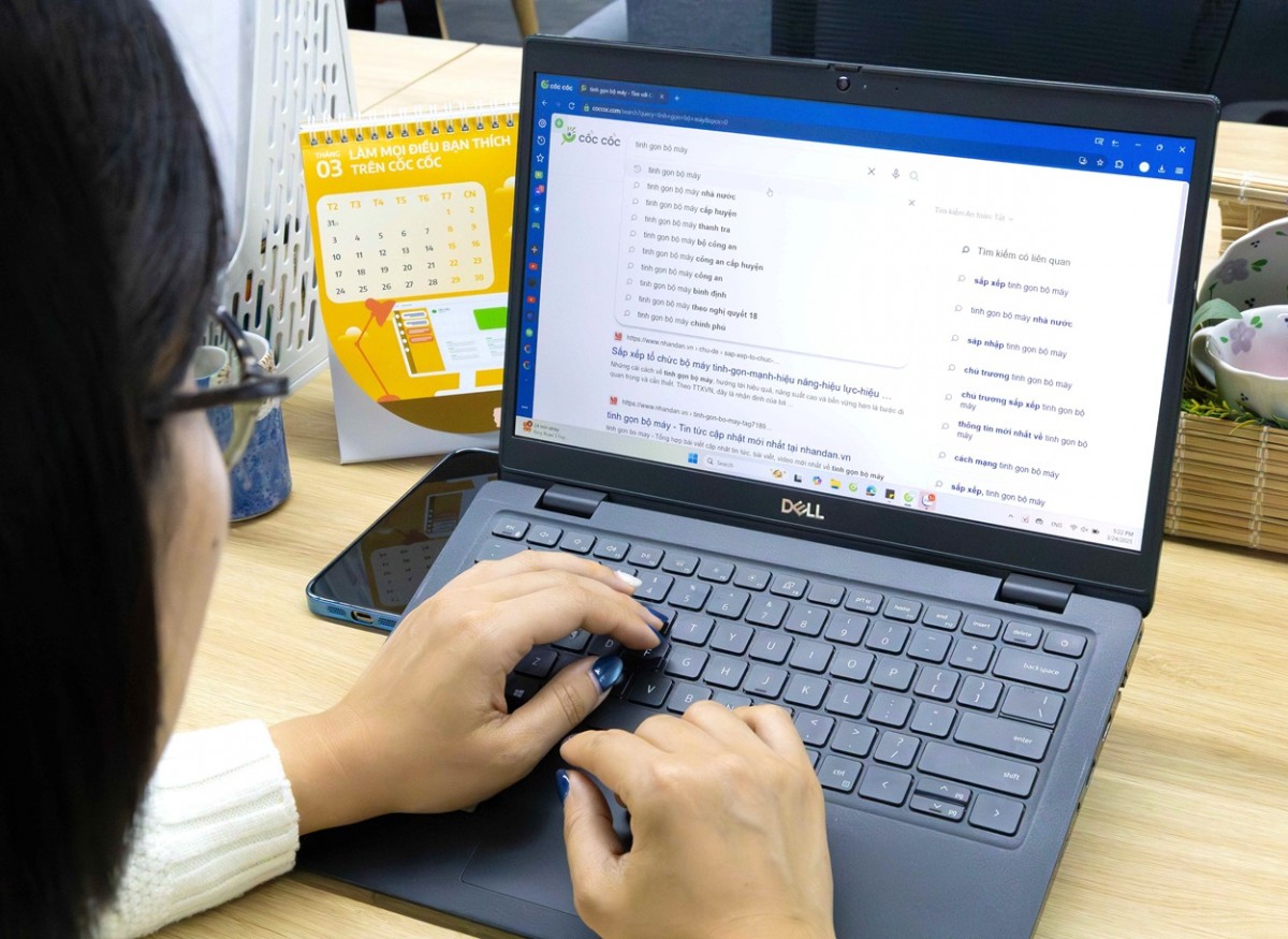 Lùm xùm quỹ từ thiện: 'Phạm Thoại' lọt top tìm kiếm Lùm xùm quỹ từ thiện: 'Phạm Thoại' lọt top tìm kiếm