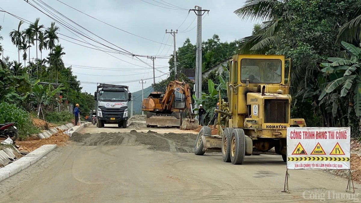Việc chậm bàn giao mặt bằng khiến cho việc hoàn thành đúng tiến độ của dự án Liên kết vùng miền trung tỉnh Quảng Nam bị chậm tiến độ Việc chậm bàn giao mặt bằng khiến cho việc hoàn thành đúng tiến độ của dự án Liên kết vùng miền trung tỉnh Quảng Nam bị chậm tiến độ