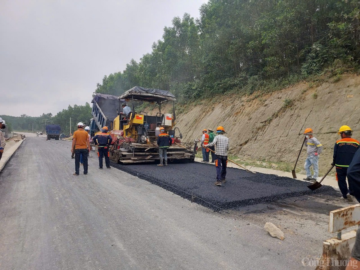 Đơn vị thi công đang tăng tốc ở những nơi đã hoàn thành giải phóng mặt bằng Đơn vị thi công đang tăng tốc ở những nơi đã hoàn thành giải phóng mặt bằng