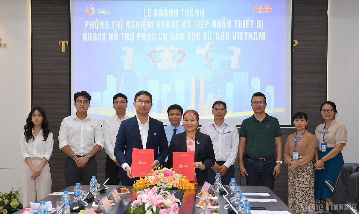 ABB Việt Nam tài trợ robot cho Trường Đại học Công nghiệp
