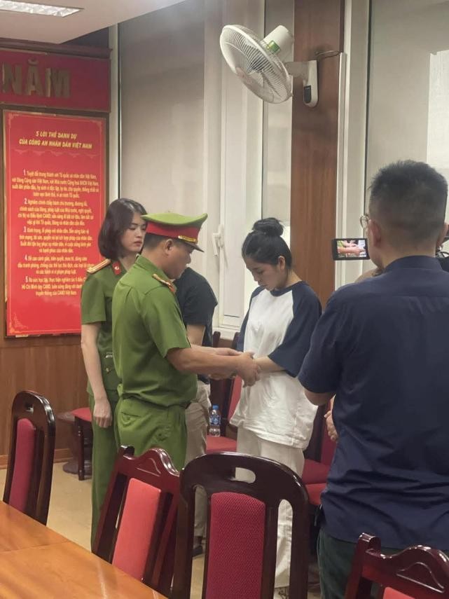 Bộ Công an khởi tố, bắt tạm giam Quang Linh Vlogs và Hằng Du Mục