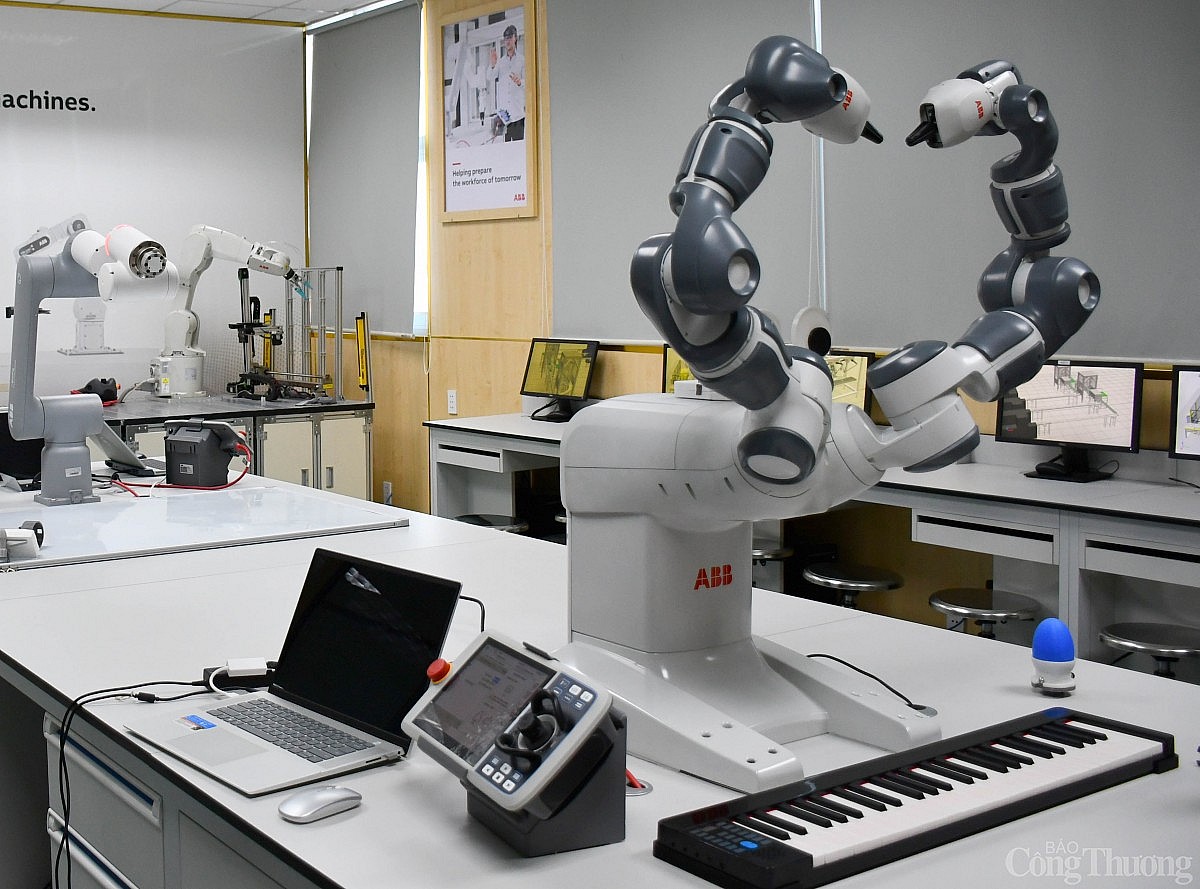 Khám phá phòng lab robot IUH hiện đại bậc nhất Việt Nam