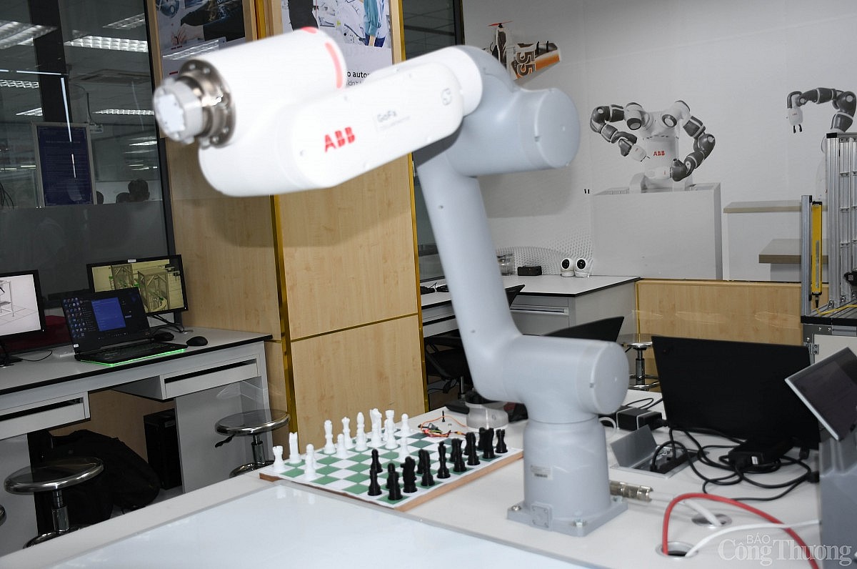 Khám phá phòng lab robot IUH hiện đại bậc nhất Việt Nam