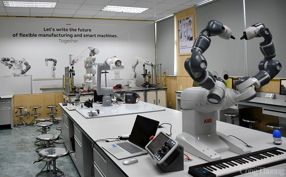 Khám phá phòng lab robot IUH hiện đại bậc nhất Việt Nam