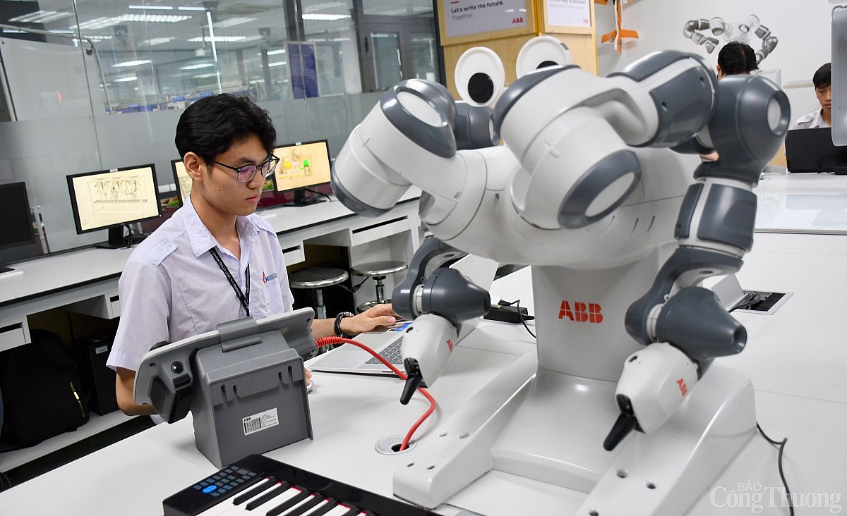 Khám phá phòng lab robot IUH hiện đại bậc nhất Việt Nam