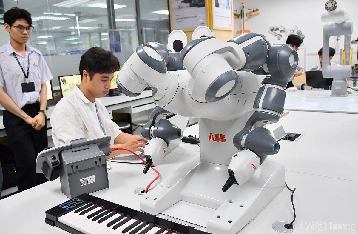 Khám phá phòng lab robot IUH hiện đại bậc nhất Việt Nam