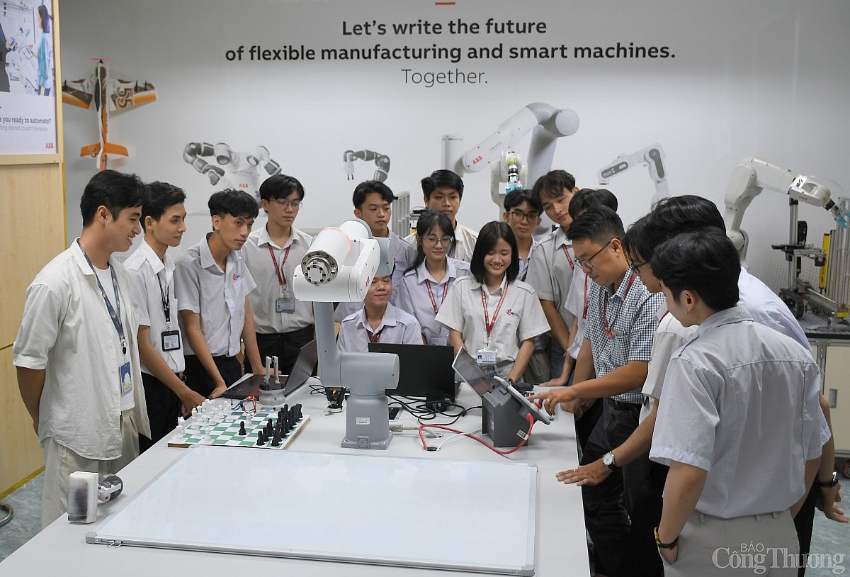 Khám phá phòng lab robot IUH hiện đại bậc nhất Việt Nam