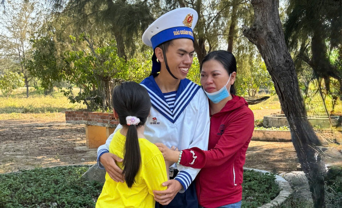 Ấm lòng ngày nghỉ chiến sĩ Hải quân mới 2025