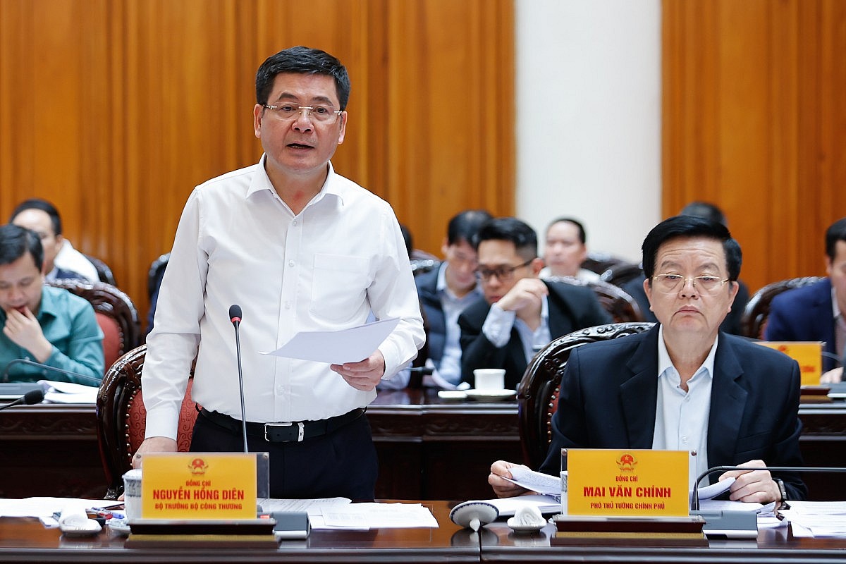 Bộ trưởng Bộ Công Thương Nguyễn Hồng Diên phát biểu tại cuộc họp. Ảnh: VGP/Nhật Bắc