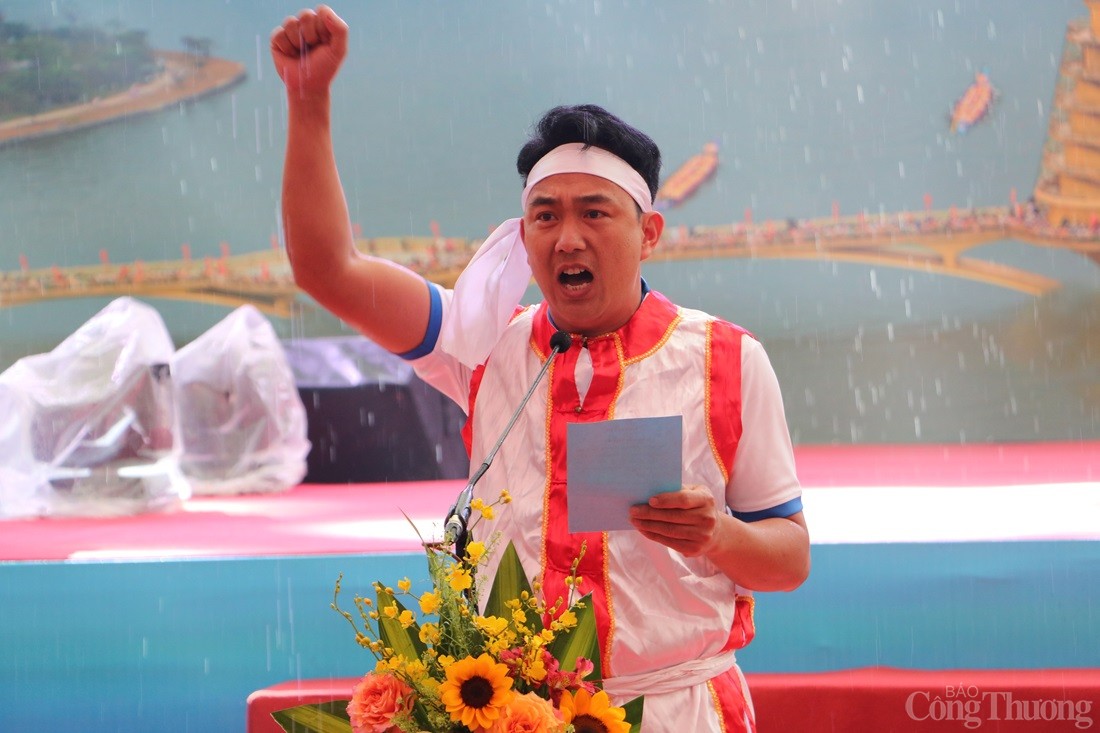 Sôi nổi Giải bơi chải Việt Trì mở rộng năm 2025