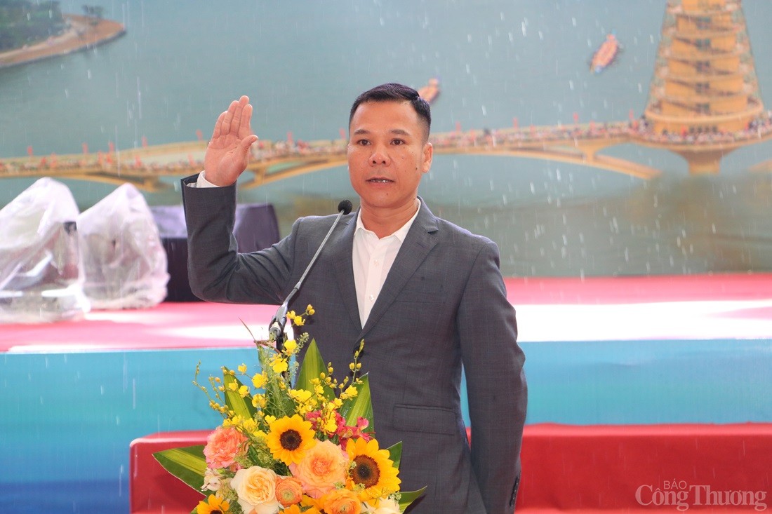 Sôi nổi Giải bơi chải Việt Trì mở rộng năm 2025