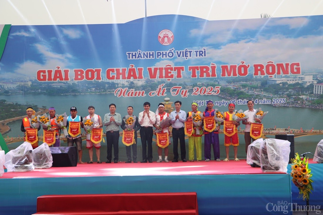 Sôi nổi Giải bơi chải Việt Trì mở rộng năm 2025