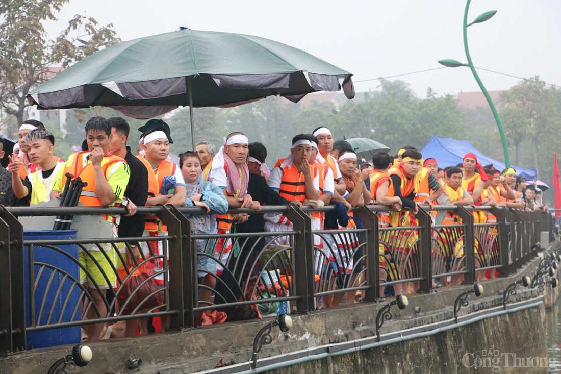 Sôi nổi Giải bơi chải Việt Trì mở rộng năm 2025