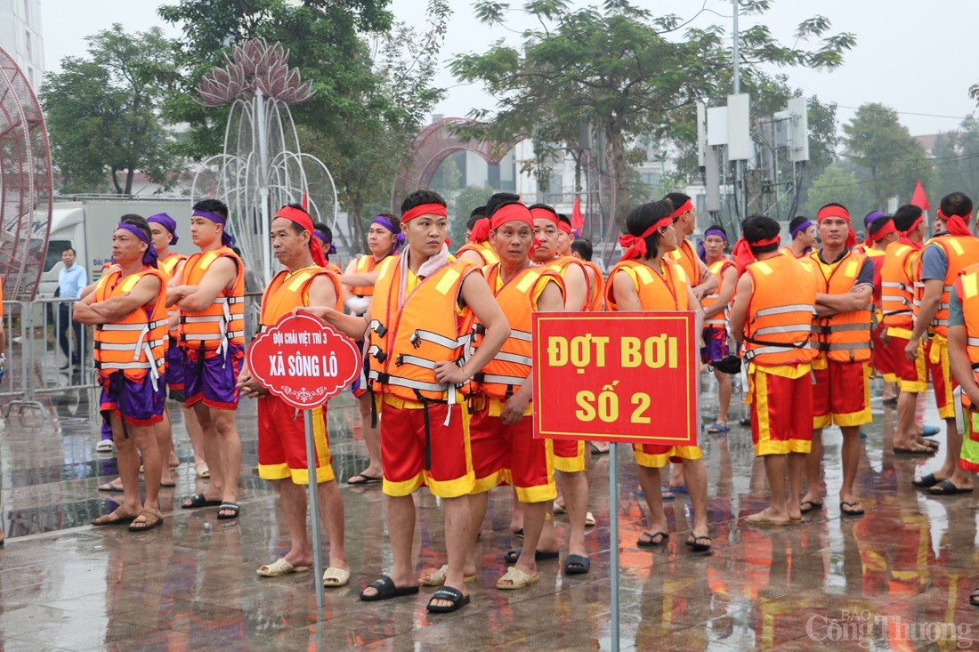 Sôi nổi Giải bơi chải Việt Trì mở rộng năm 2025