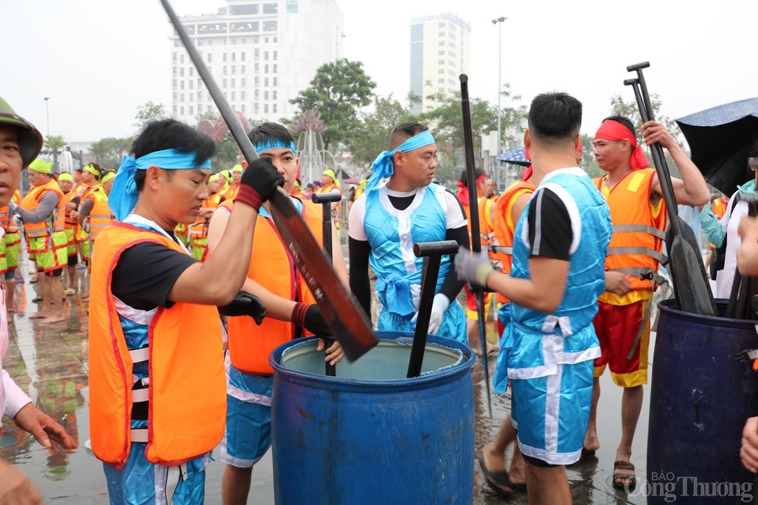 Sôi nổi Giải bơi chải Việt Trì mở rộng năm 2025