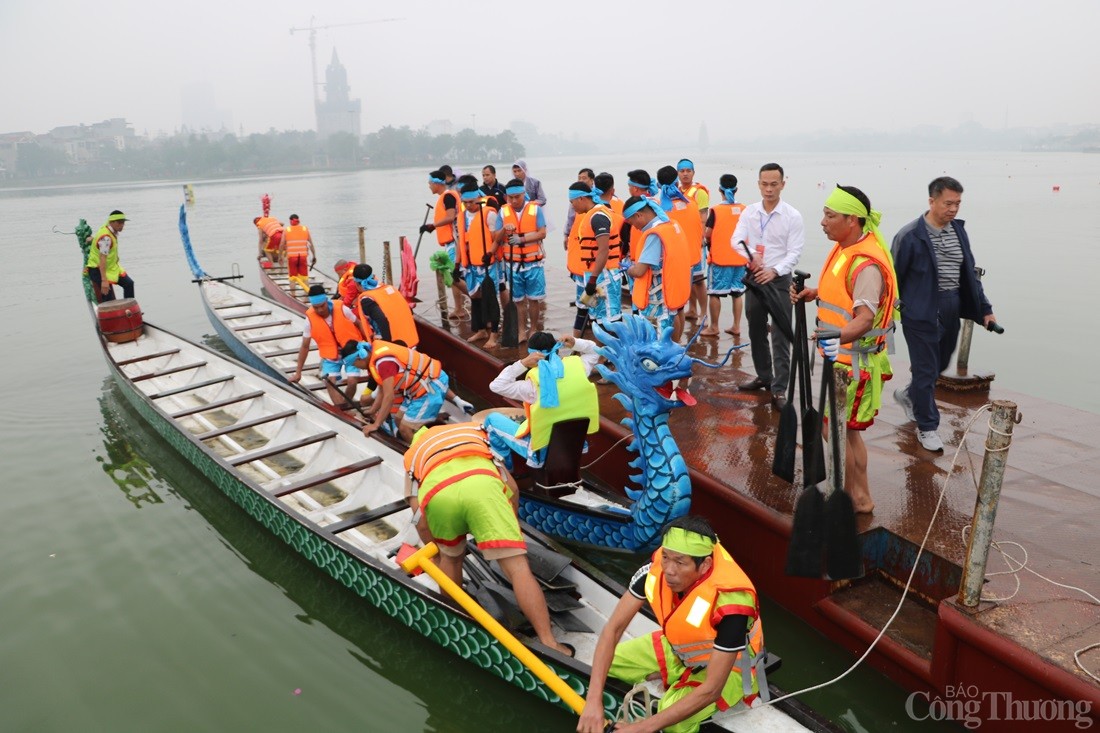 Sôi nổi Giải bơi chải Việt Trì mở rộng năm 2025