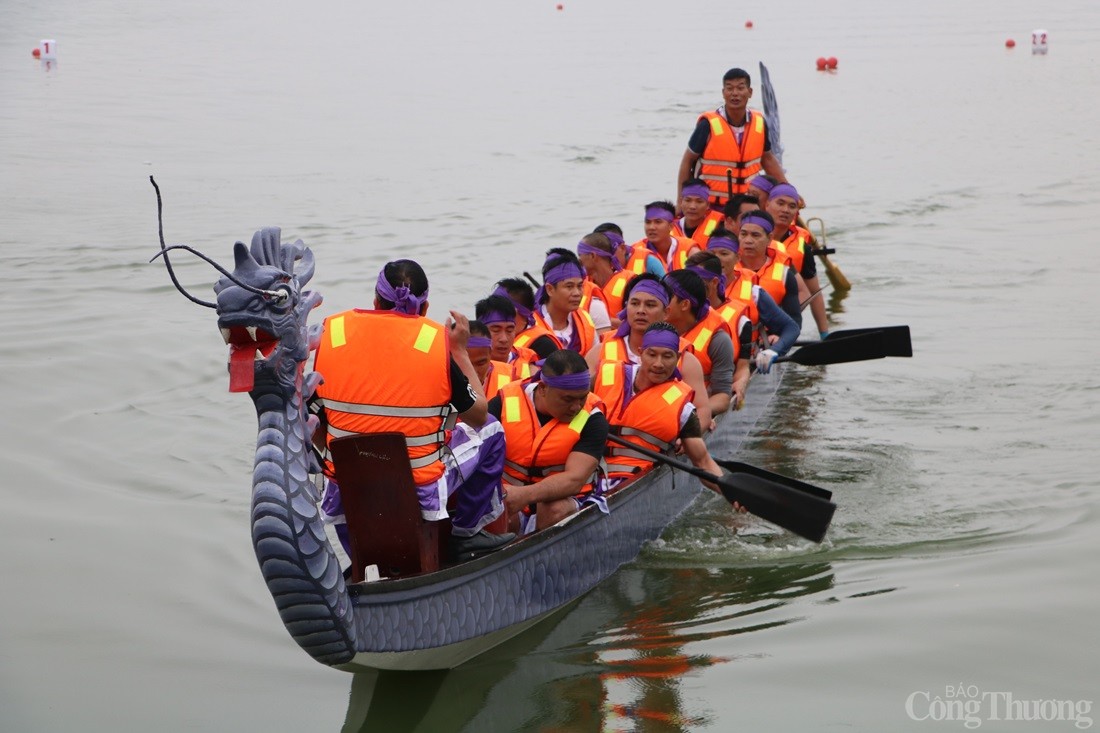 Sôi nổi Giải bơi chải Việt Trì mở rộng năm 2025