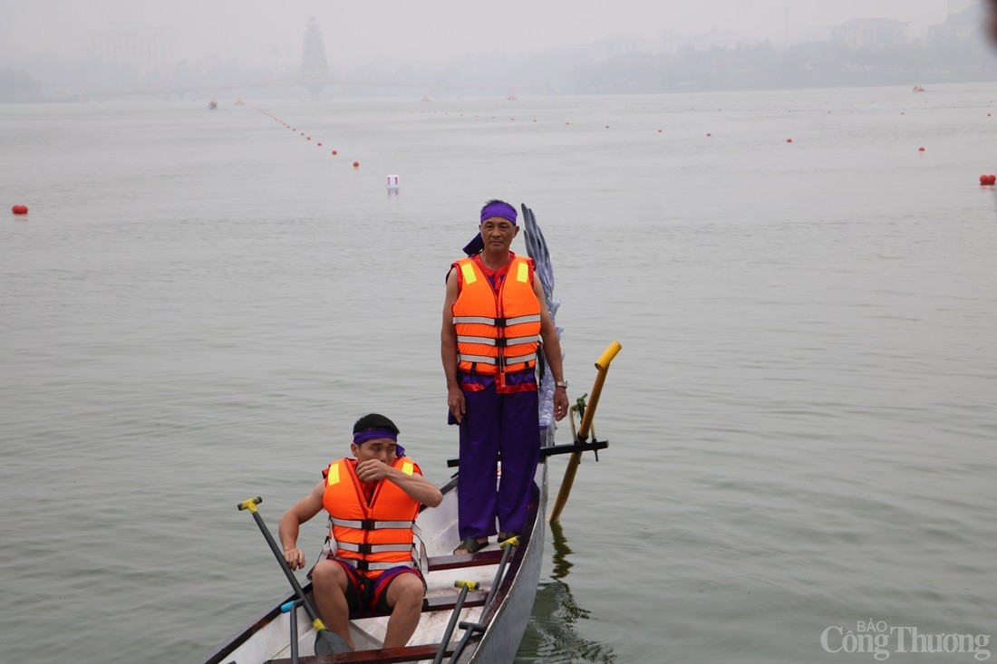 Sôi nổi Giải bơi chải Việt Trì mở rộng năm 2025