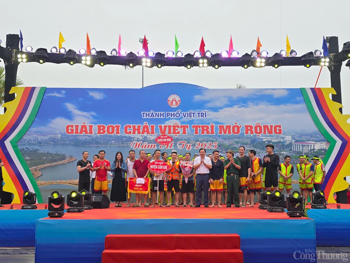 Sôi nổi Giải bơi chải Việt Trì mở rộng năm 2025