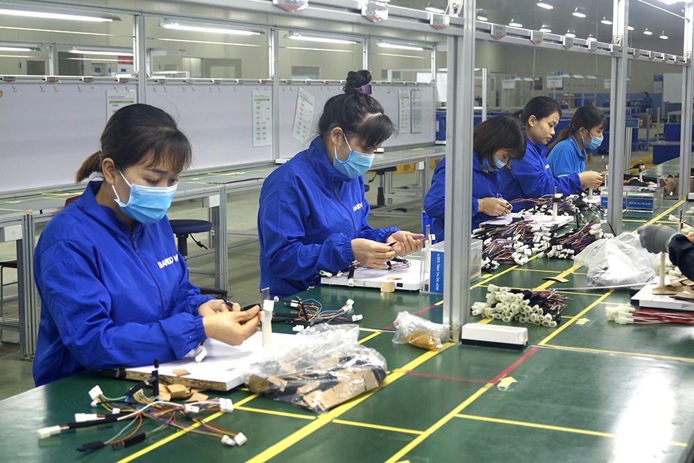 Gia công linh kiện điện tử phục vụ xuất khẩu tại Công ty TNHH Bando Vina, Khu công nghiệp Thụy Vân, thành phố Việt Trì. Gia công linh kiện điện tử phục vụ xuất khẩu tại Công ty TNHH Bando Vina, Khu công nghiệp Thụy Vân, thành phố Việt Trì.