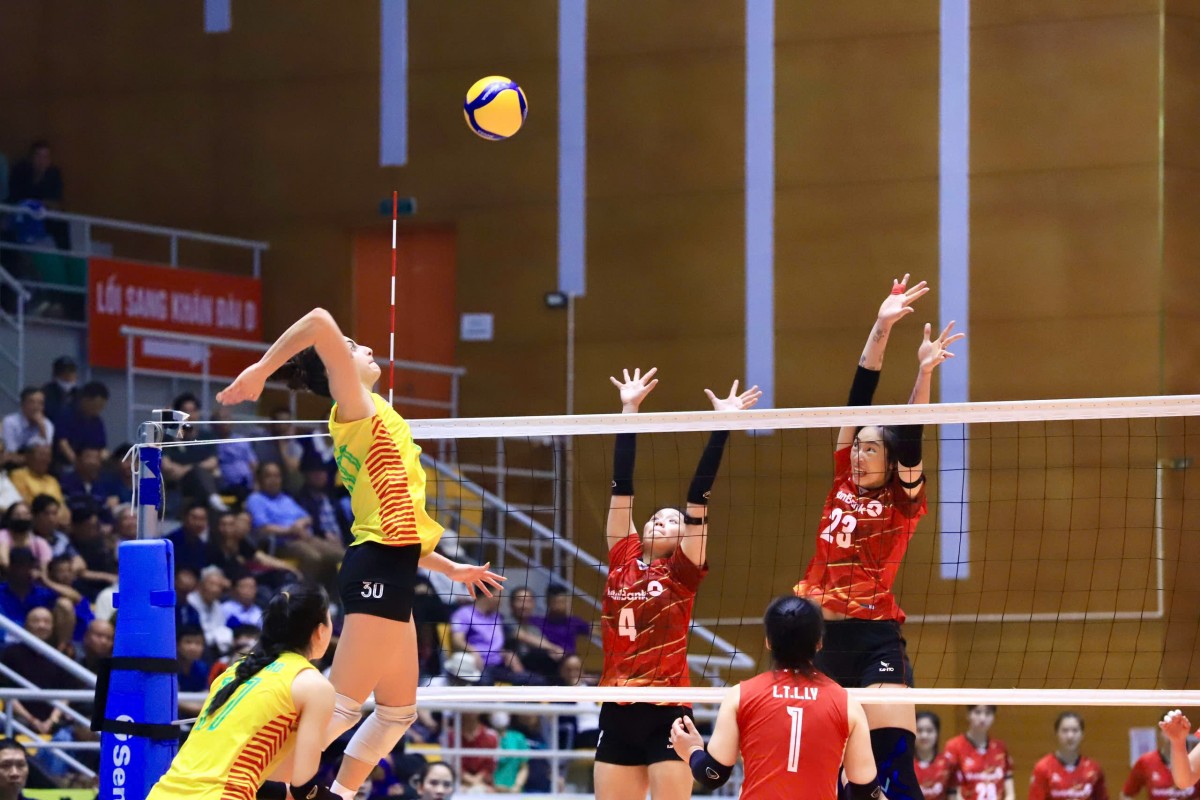 Các đội bóng tập trung tập luyện để tham gia Giải Bóng chuyền Cúp Hùng Vương. 