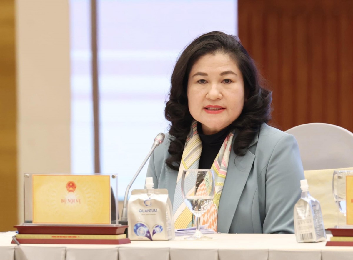 Thứ trưởng Bộ Nội vụ Nguyễn Thị Hà thông tin về mô hình quản lý khi xóa bỏ chính quyền địa phương cấp huyện - Ảnh: VGP/Nhật Bắc Thứ trưởng Bộ Nội vụ Nguyễn Thị Hà thông tin về mô hình quản lý khi xóa bỏ chính quyền địa phương cấp huyện - Ảnh: VGP/Nhật Bắc