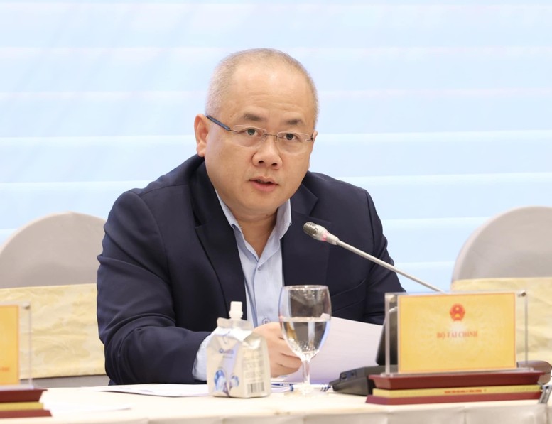 Thứ trưởng Bộ Tài chính Đỗ Thành Trung trả lời câu hỏi của phóng viên tại họp báo - Ảnh: VGP/Nhật Bắc Thứ trưởng Bộ Tài chính Đỗ Thành Trung trả lời câu hỏi của phóng viên tại họp báo - Ảnh: VGP/Nhật Bắc