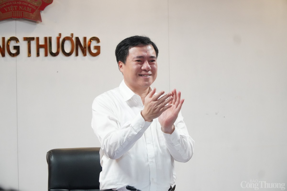 Thứ trưởng Bộ Công Thương Nguyễn Sinh Nhật Tân