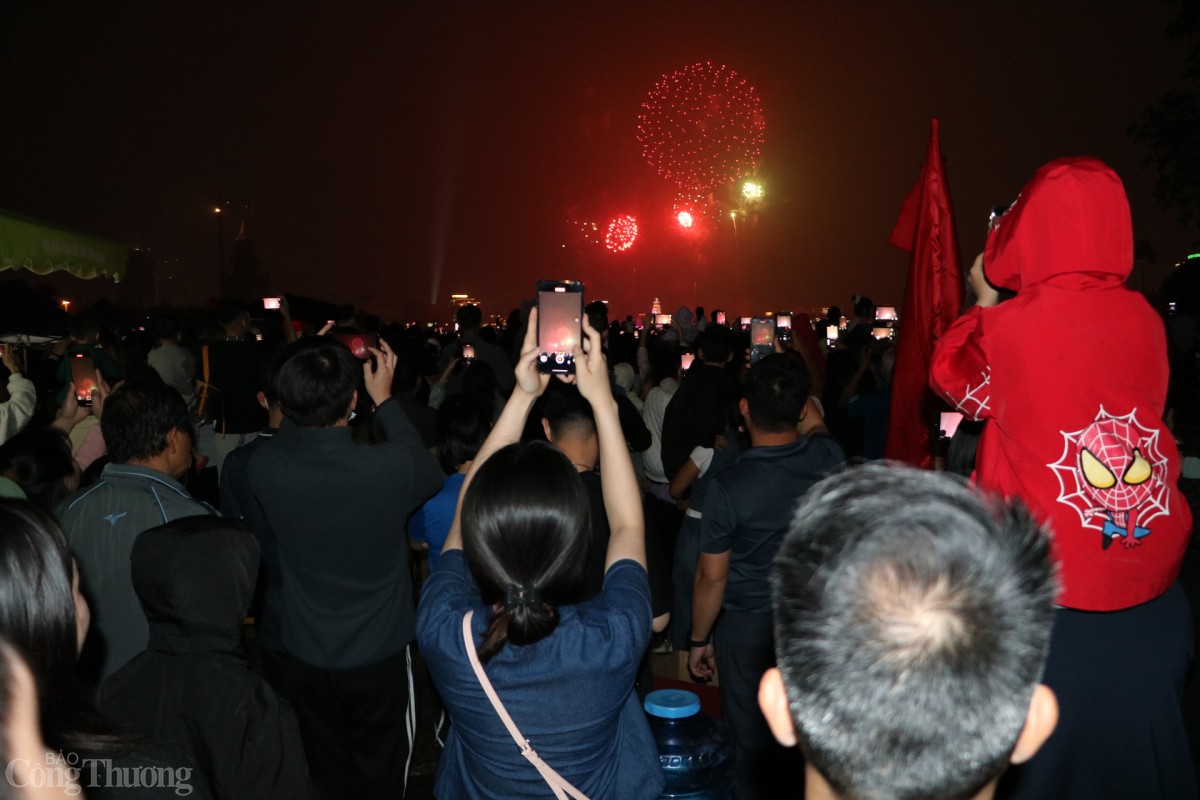 Pháo hoa thắp sáng Phú Thọ dịp Giỗ Tổ Hùng Vương