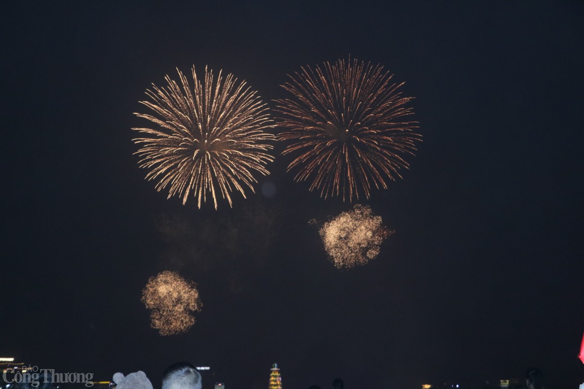 Pháo hoa thắp sáng Phú Thọ dịp Giỗ Tổ Hùng Vương