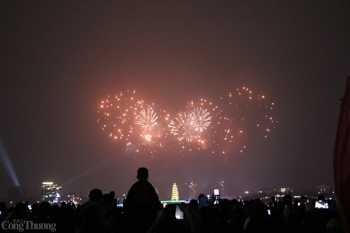 Pháo hoa thắp sáng Phú Thọ dịp Giỗ Tổ Hùng Vương