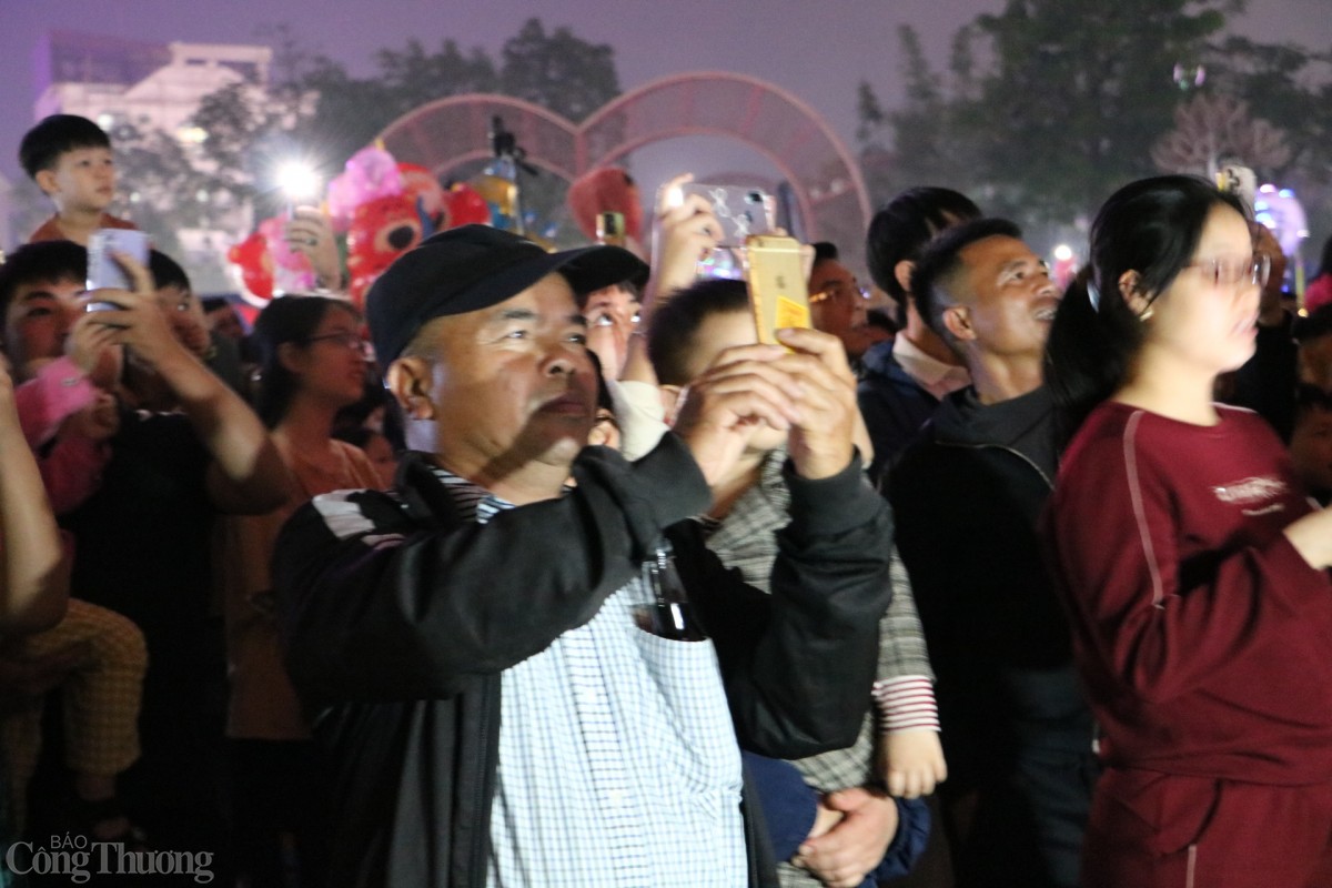 Pháo hoa thắp sáng Phú Thọ dịp Giỗ Tổ Hùng Vương