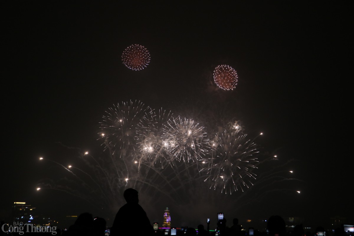 Pháo hoa thắp sáng Phú Thọ dịp Giỗ Tổ Hùng Vương