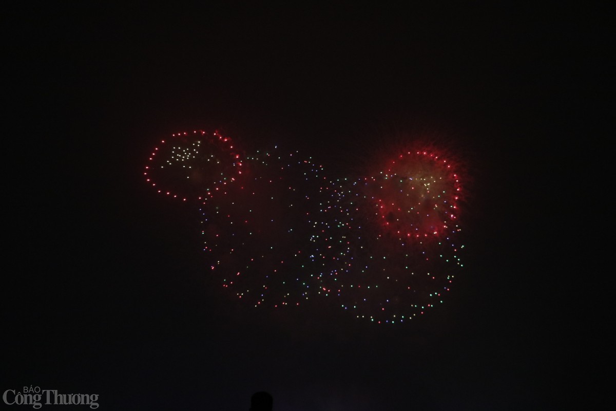 Pháo hoa thắp sáng Phú Thọ dịp Giỗ Tổ Hùng Vương