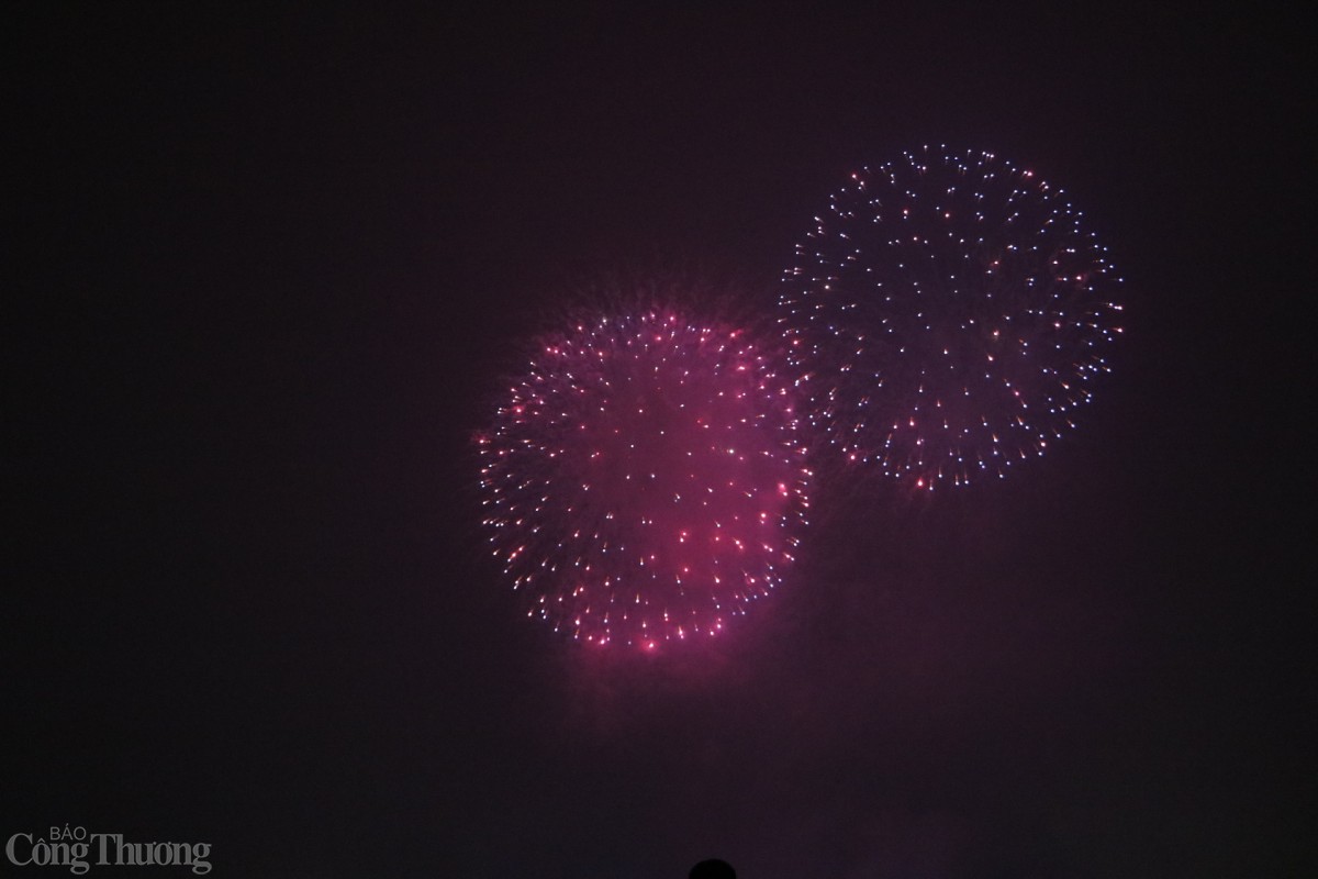 Pháo hoa thắp sáng Phú Thọ dịp Giỗ Tổ Hùng Vương