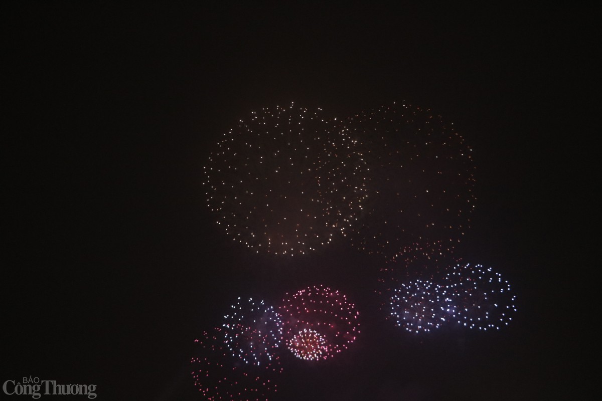 Pháo hoa thắp sáng Phú Thọ dịp Giỗ Tổ Hùng Vương