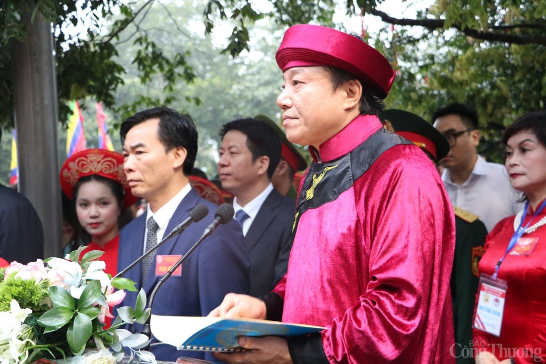 Chủ tịch nước Lương Cường dâng hương tưởng niệm các Vua Hùng