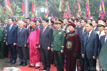 Chùm ảnh: Chủ tịch nước Lương Cường dâng hương tưởng niệm các Vua Hùng