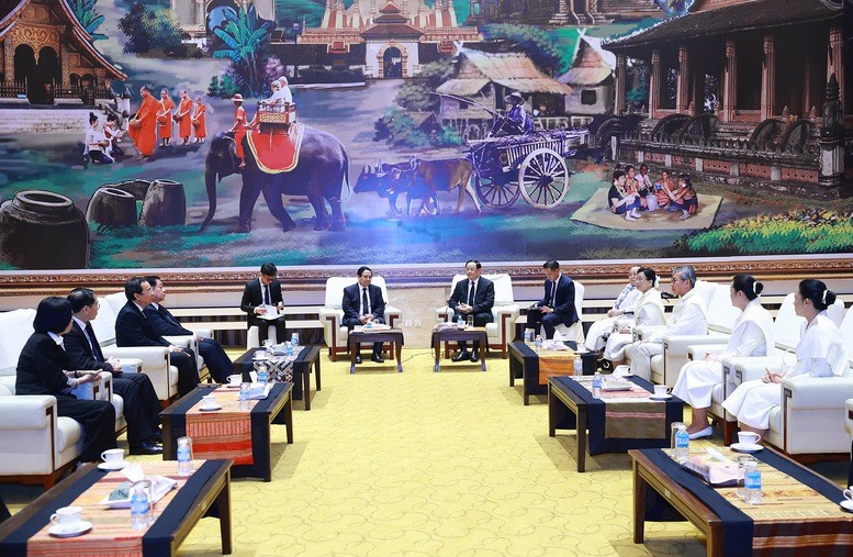 Thủ tướng Sonexay Siphandone bày tỏ sự xúc động và cảm ơn sâu sắc trước những tình cảm sâu đậm của Đảng, Nhà nước và nhân dân Việt Nam dành cho Đảng, Nhà nước và nhân dân Lào - Ảnh VGP/Nhật Bắc