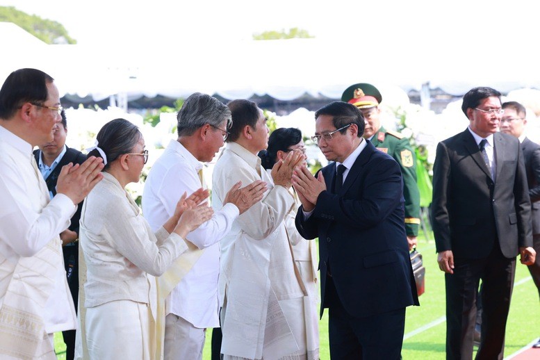 Thủ tướng Phạm Minh Chính chia buồn cùng gia đình đồng chí Khamtay Siphandone - Ảnh VGP/Nhật Bắc