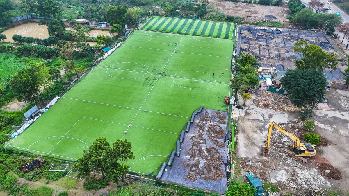 HàNội: Dỡbỏ núi phế liệu khổng lồ ven Đại lộ Thăng Long