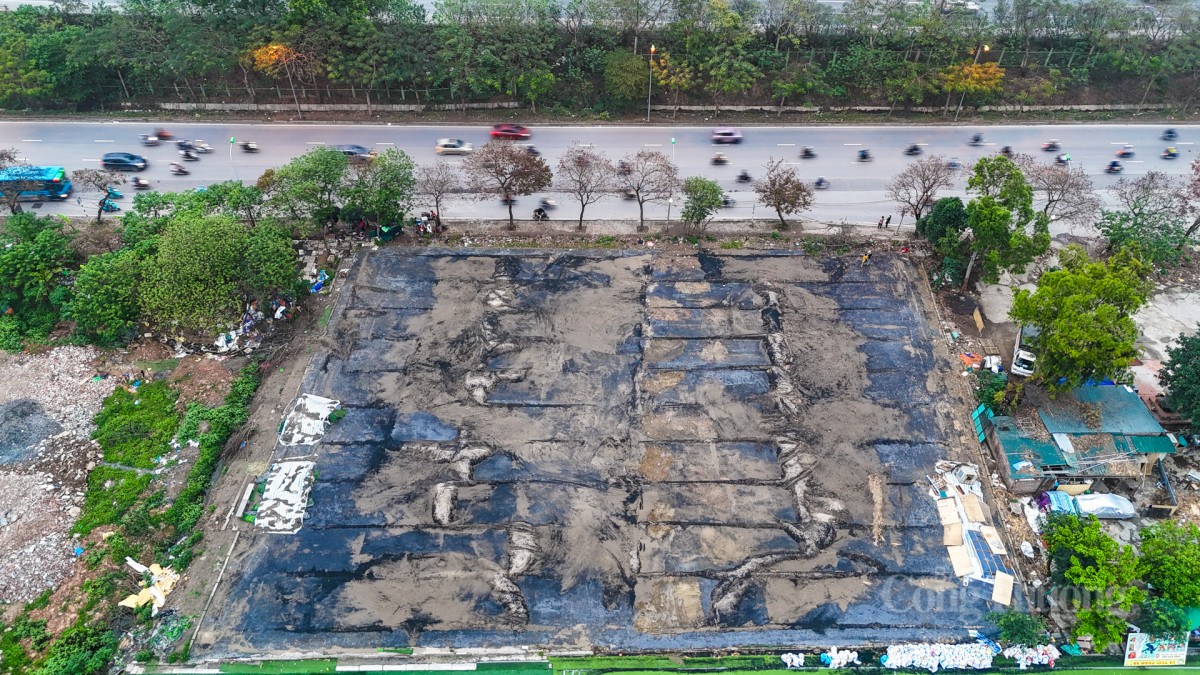 HàNội: Dỡbỏ núi phế liệu khổng lồ ven Đại lộ Thăng Long