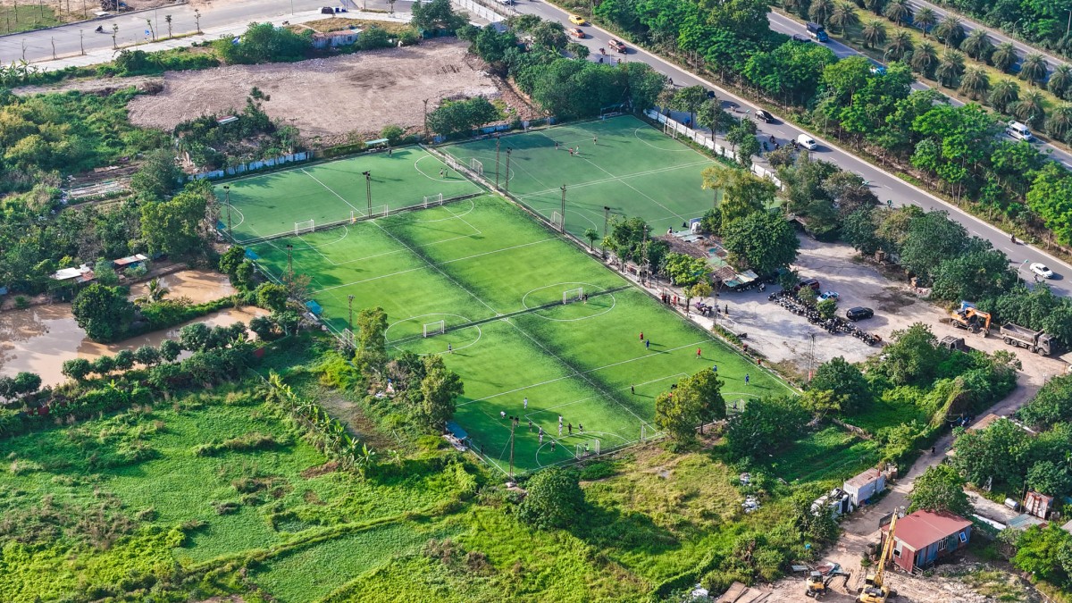 HàNội: Dỡbỏ núi phế liệu khổng lồ ven Đại lộ Thăng Long