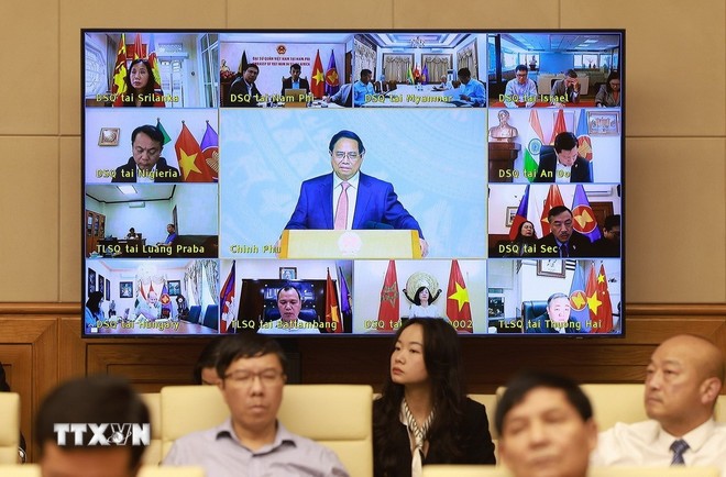 Thủ tướng Phạm Minh Chính chủ trì Hội nghị Thủ tướng Chính phủ trực tuyến với các cơ quan đại diện Việt Nam ở nước ngoài về thương mại quốc tế. Ảnh: Dương Giang/TTXVN